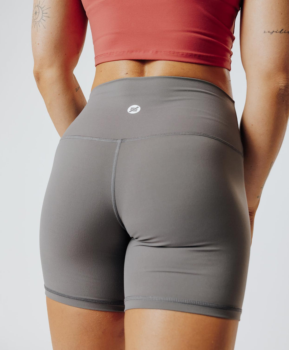 <tc>S</tc>HORT <tc>L</tc>LIGHTER 38' smoked gray